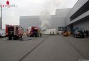 Oö: Brennender Abfallcontainer mit Stapler aus Firmenhalle gebracht