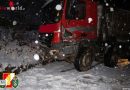 Stmk: Pkw und Lkw kollidieren auf der schneeglatten B20