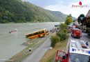 Oö: Übung: Linienbus teilweise in die Donau gestürzt