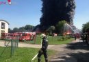 Stmk: Großbrand in Recyclingunternehmen -> Plastikballen brennen