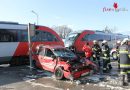 Ktn: Lenker kollidiert auf gesicherter Eisenbahnkreuzung mit Regionalzug