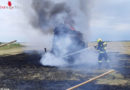 Bgld: Strohpresse steht auf Feld in Apetlon in Flammen