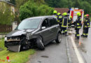 Nö: Pkw auf der B55 in Krumbach gegen Zaun gekracht