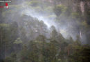 Bayern: Blitz schlägt im steilen Bergwald am Poschberg ein und setzt Bäume in Brand