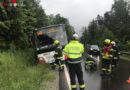 Oö: Autobusbergung nach Beinahe-Kollision mit Lkw auf der B 124