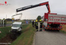 Nö: Kleinbusbergung nach Kleinbus-Unfall in Waidhofen an der Thaya