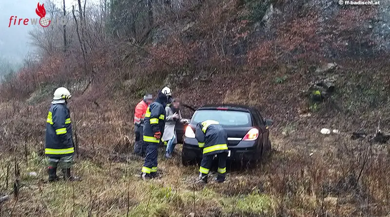 Oö: Fahrzeugüberschlag und Auffahrunfall → zwei Einsätze ...