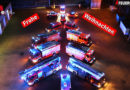 D: 13 Feuerwehrfahrzeuge bilden Blaulicht-Weihnachtsbaum