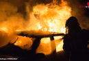 D: Porsche in Düsseldorf gegen Baum geprallt und in Flammen aufgegangen → ein Toter