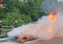 D: Vollbrand eines Autos auf der Autobahn bei Offenburg