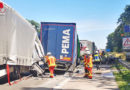 D: Unfall mit vier Lkw bei Bruchsal → tonnenschweres Maschinenteil schlittert über die Fahrbahn