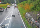 Stmk: Stürzende Biker schleudern gegen Pkw → zwei Verletzte auf der B 76