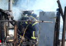 D: Vier Rohre bei Gartenlaubenbrand in Dortmund im Einsatz