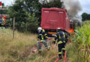 D: Lkw fängt nach Unfall auf der A 7 im Maisfeld stehend Feuer