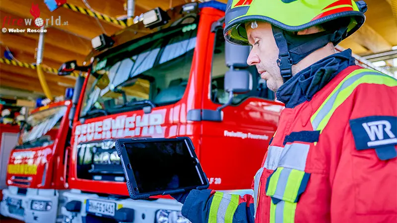 Hochwertige Fahrzeug-Halterung für Einsatz-Tablets (Feuerwehr &  Rettungsdienst)