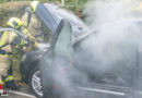 Nö: Brennender Pkw-Motorraum in Kottingbrunn