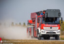 D: Person mit spezieller Rettungsgabel (Rescue Loader) aus Stuttgarter Wohnung transportiert