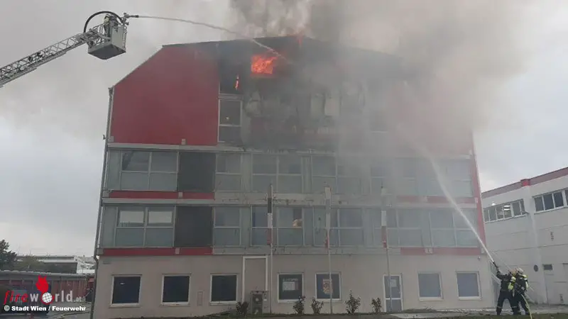 Wien Alarmstufe Ii Bei Lagerhallenbrand Mit Mietabteilen In Der Donaustadt Fireworld At