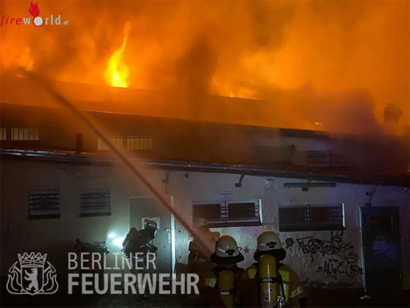 D Grosseres Feuer In U Bahnhof In Berlin Vier Verletzte Fireworld At