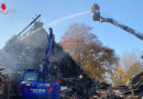 D: THW und Feuerwehr bei Großbrand auf Reiterhof in Stubbendorf  im Einsatz