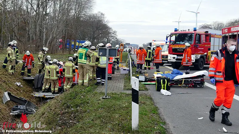 D: Zwei Schwerverletzte / Eingeklemmte Nach Unfall Auf Der Hansalinie ...