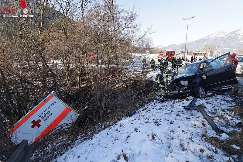 Bayern: Rettungswagen Stürzt Nach Kollision Auf Einsatzfahrt über ...