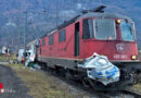 Schweiz: Güterzug rammt Lieferwagen in Vétroz