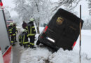 Oö: Lieferwagen in Diersbach in gefährlicher Schräglage