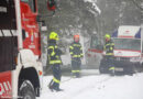 Oö: Schnee und Matsch bei Hofzufahrt bringen Rettungsfahrzeug zum Erliegen