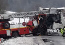 FR: Drehleiter kracht in Lkw → ein Fw-Mann (49) tot, ein Fw-Mann in Lebensgefahr