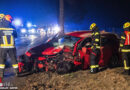 Oö: Pkw in der Silvesternach 20/21 in Oftering gegen Baum gekracht