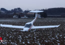 Oö: Notlandung eines Kleinflugzeuges auf Feld in Wels