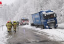 Oö: Blitzartiger Schneefall sorgt für Chaos und Einsätze auf der B 145 in Bad Ischl