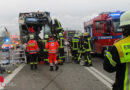 Bayern: Eingeklemmter Lkw-Lenker auf A 8 bei Augsburg nach 30 min. befreit