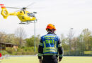 Nö: Zwischen Kran und Bauschuttmulde eingeklemmt → verletzter Bauarbeiter nach schwerem Arbeitsunfall in Mödling von Dach gerettet 