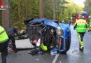 D: Drei Schwerverletzte nach Unfall auf der Landstraße 191 → Beifahrer in seitlich liegendem Auto eingeklemmt