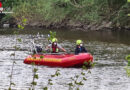 D: Feuerwehr rettet drei Kinder von Insel auf Sieg in Sankt Augustin