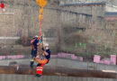 Wien: Bauarbeiter mit Turmdrehkran und Höhenretter aus 7 m Grube geholt