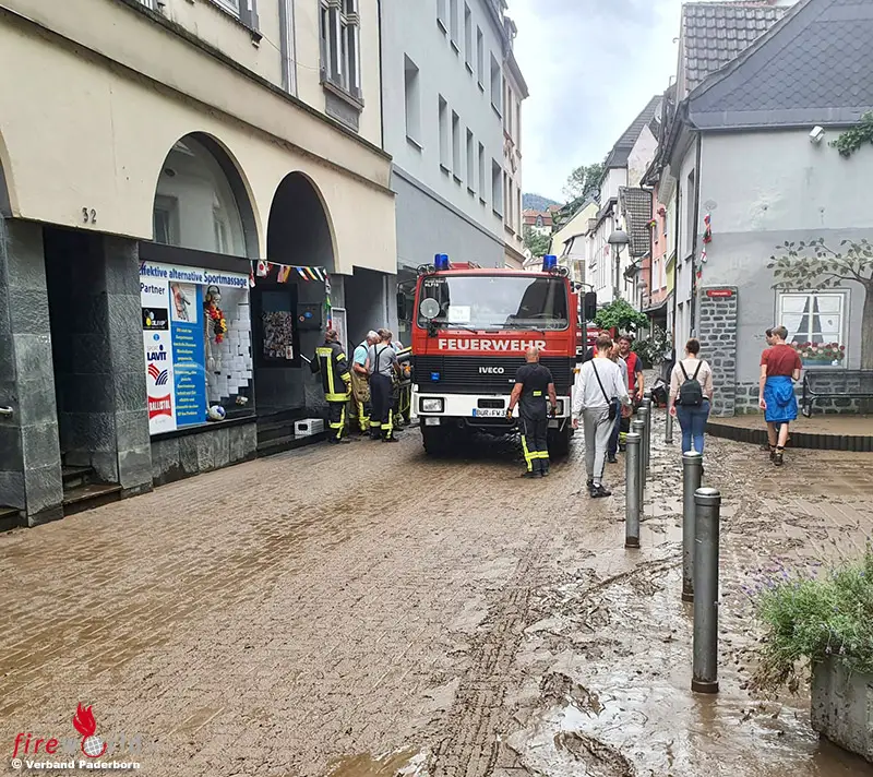 D: 350 Feuerwehrleute aus Ostwestfalen im Hilfseinsatz im ...