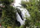 D: Auto landet auf dem Balkon eines Hauses in Bad Driburg