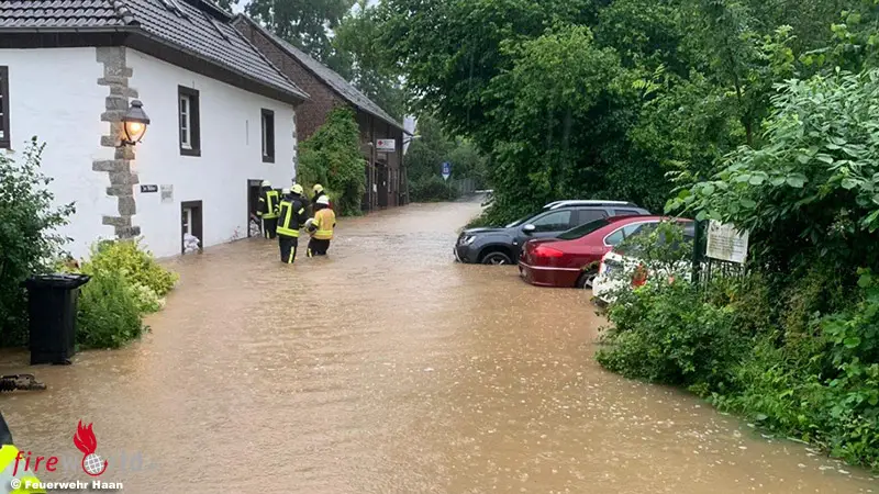 D Starkregen Lasst Feuerwehr Haan Im Dauereinsatz Arbeiten Lage Am Abend Des 14 07 2021 Verscharft Fireworld At