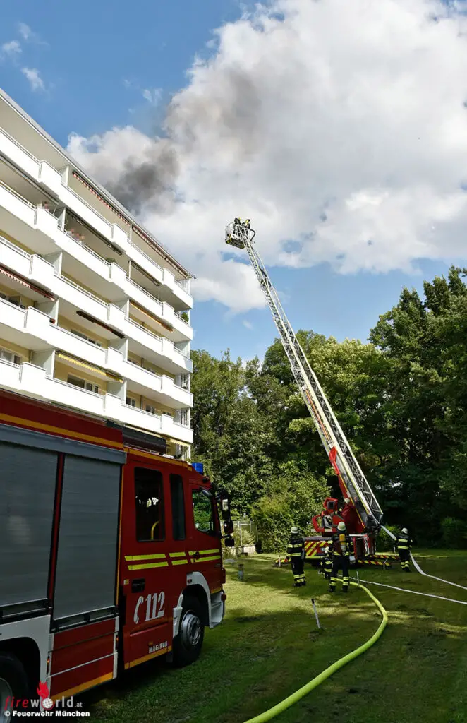 Bayern: Brand Auf Der Dachterrasse Eines Mehrfamilienhauses In München ...