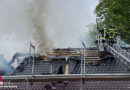 D: Dachstuhlbrand in einem Fachwerkhaus forderte massiven Kräfteansatz der Feuerwehr Dortmund