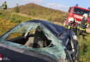 Oö: Lenker nach Autoüberschlag in Hinzenbach aus Unfallfahrzeug gerettet