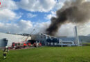 Schweiz: Starke Rauchentwicklung bei Großfeuer in Industriebetrieb in Breitenbach