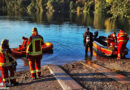 D: Taucher in Not am Untergrombacher Baggersee in Bruchsal