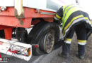 Nö: Lkw-Gespann mit einem „Platten“ von der B 4 entfernt