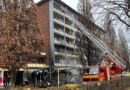 D: Abblasende Gasflaschen bei Restaurant-Vollbrand an mehrstöckigem Wohnhaus in Tönisvorst