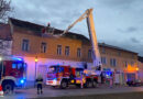 Nö: Sturmeinsatz am Gebäudedach am Hauptplatz in Ebenfurth