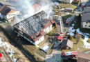 Oö: Alarmstufe III → 13 Wehren bei Großbrand eines Bauerhofes mitten in Oberwang im Einsatz